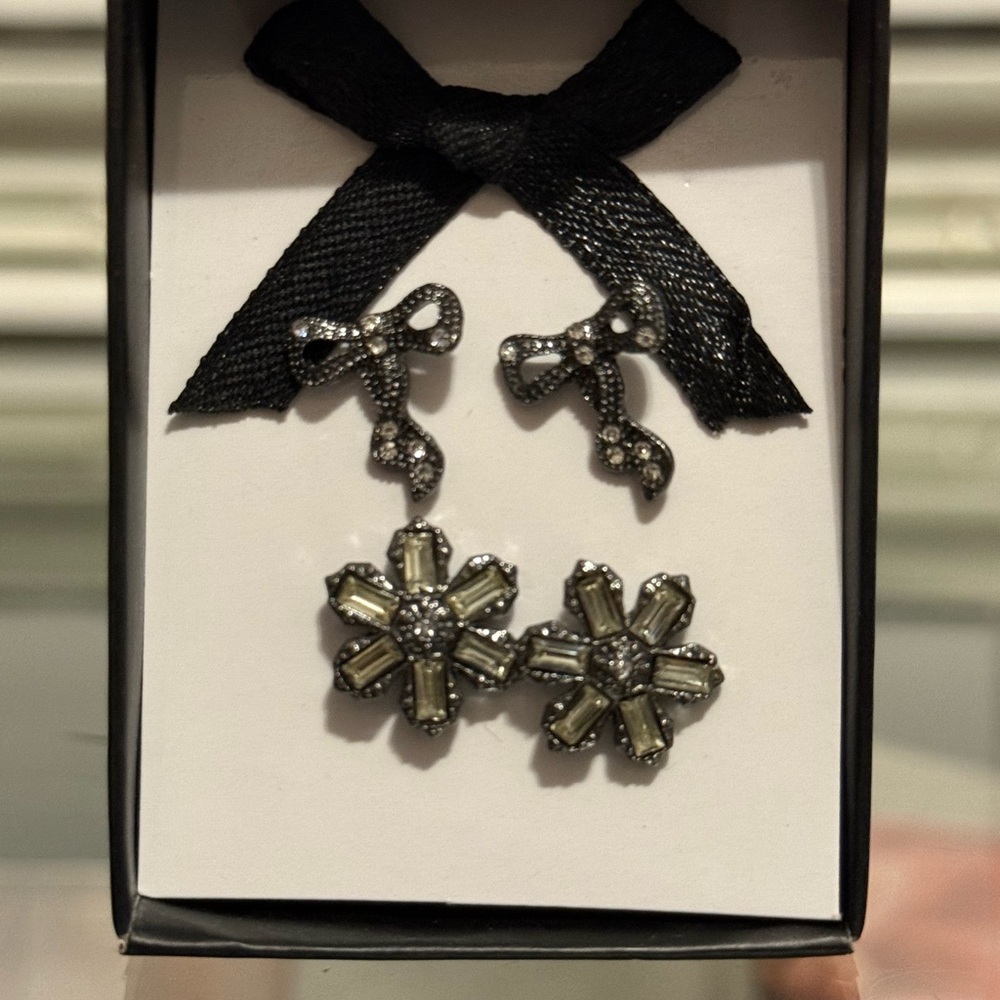 Avon Black and Silver Holiday Earrings Set Bows and Snowfo - Picture 6 of 15